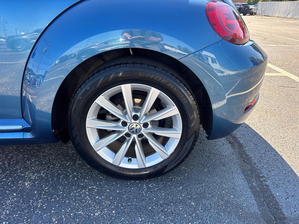 Used 2019 Volkswagen Beetle 2.0T SE FWD image 11