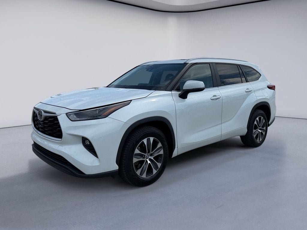 Used 2023 Toyota Highlander XLE