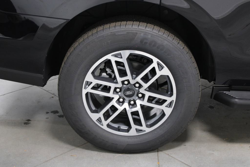 New 2026 Ford Expedition Active image 13