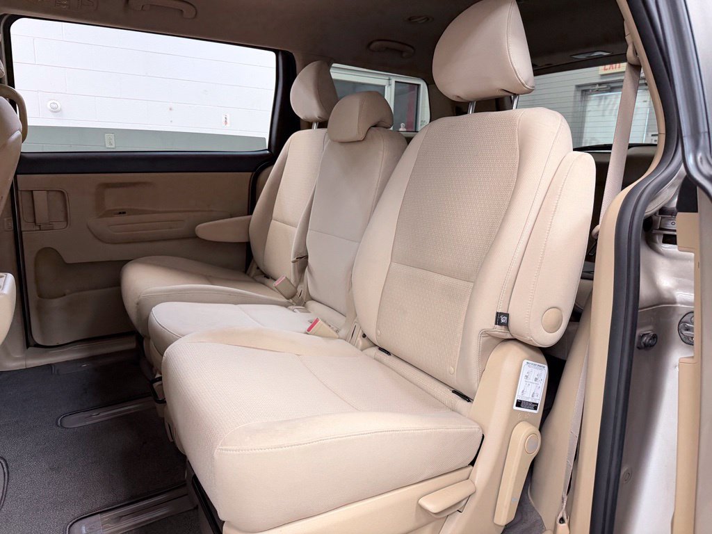 Used 2017 Kia Sedona LX FWD image 19