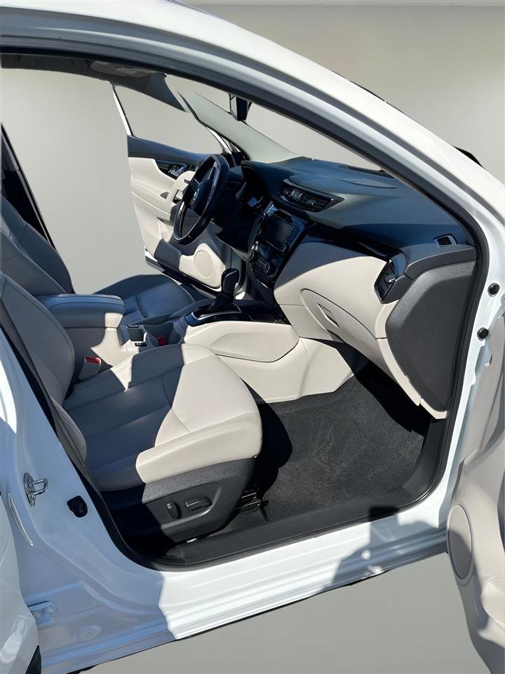 Used 2022 Nissan Rogue Sport SL w/ Premium Package image 24