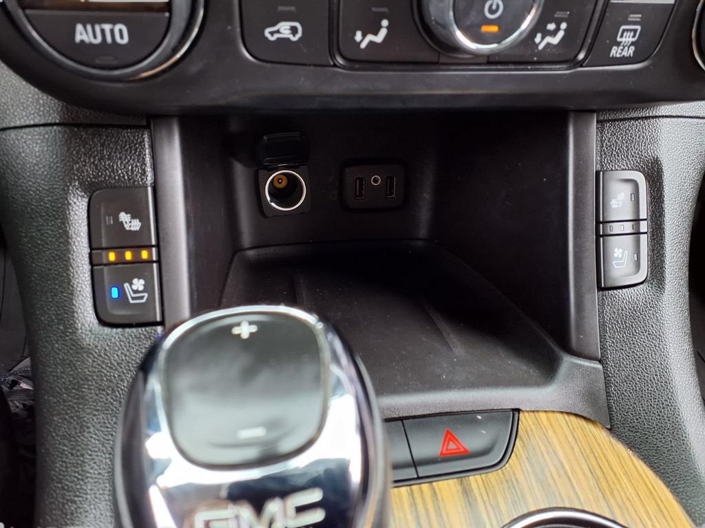 Used 2017 GMC Acadia Denali w/ Technology Package AWD/4WD image 9