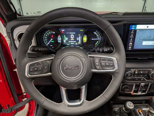 Used 2025 Jeep Wrangler Unlimited Sahara w/ Safety Group AWD/4WD image 16