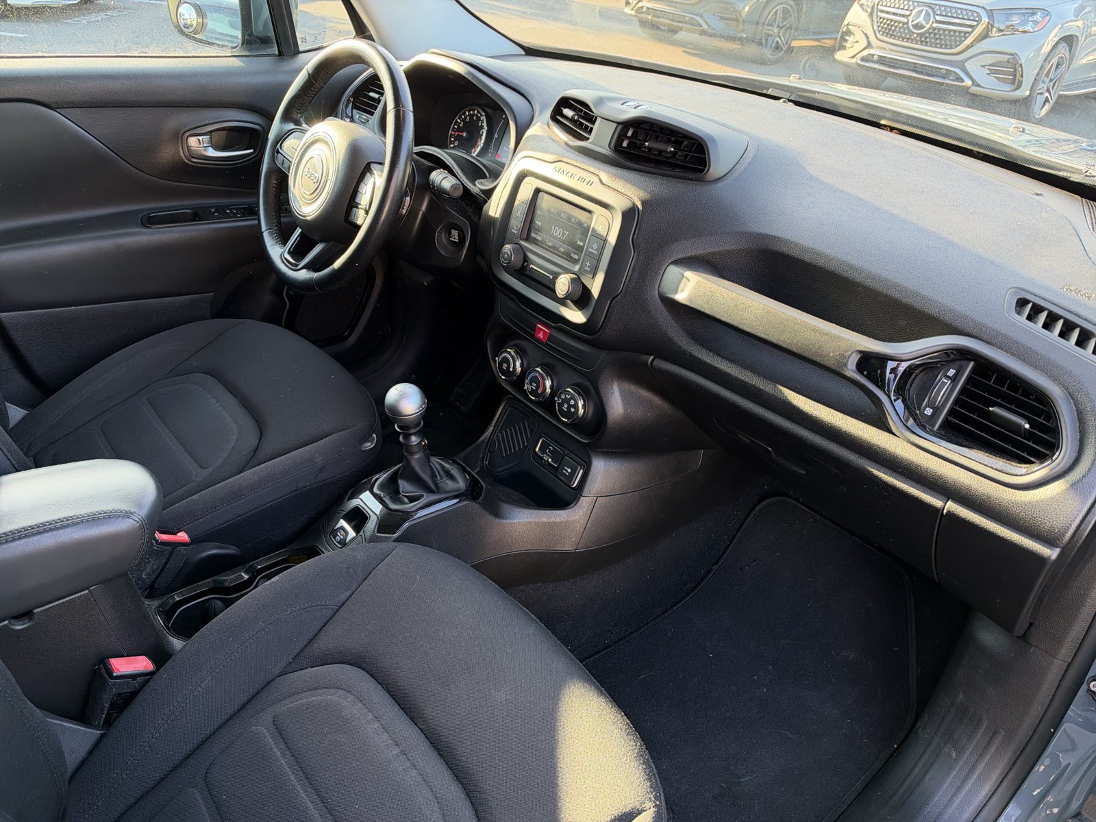 Used 2017 Jeep Renegade Altitude FWD image 12