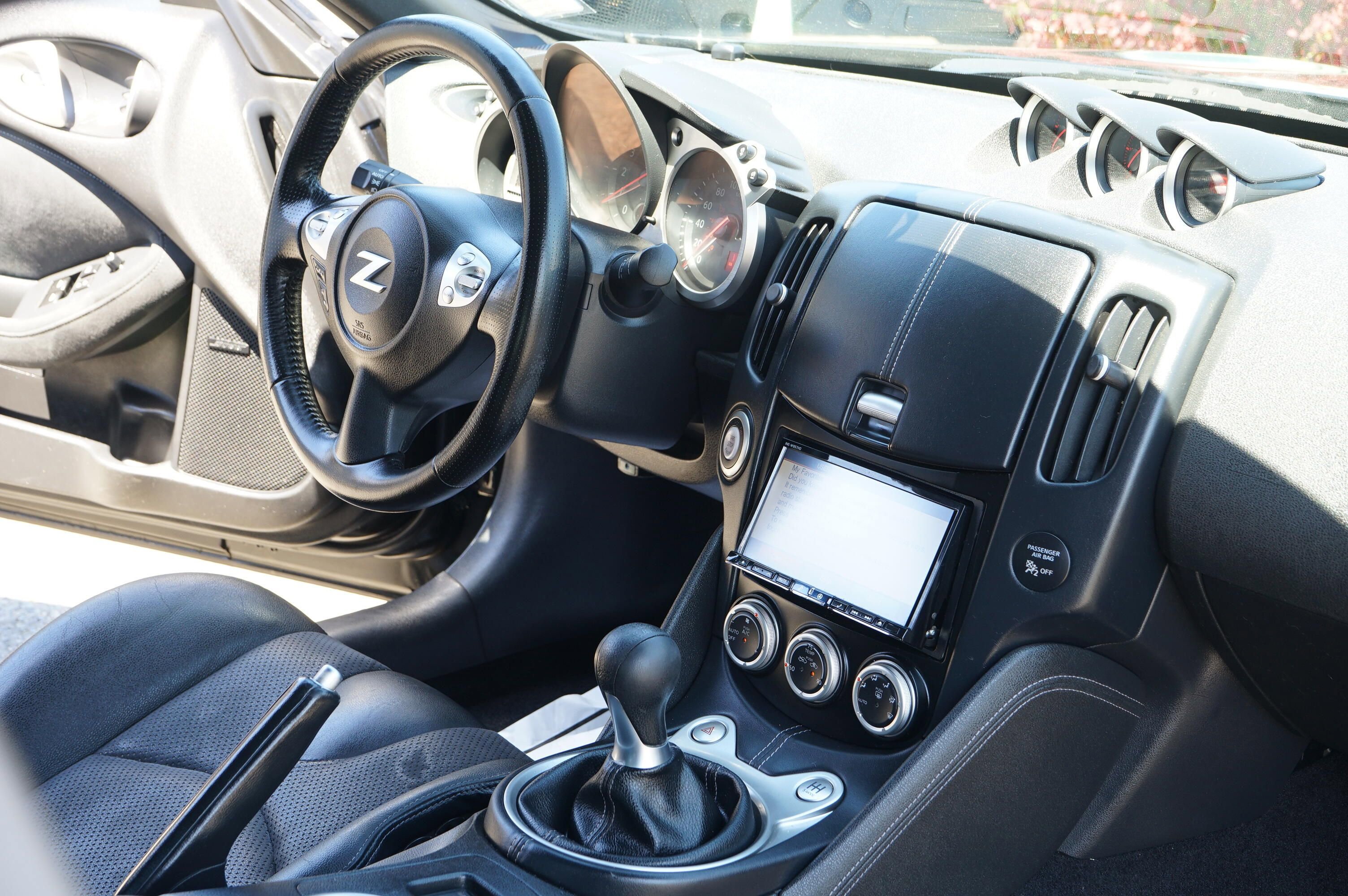 Used 2011 Nissan 370Z Touring w/ Sport Pkg RWD image 23