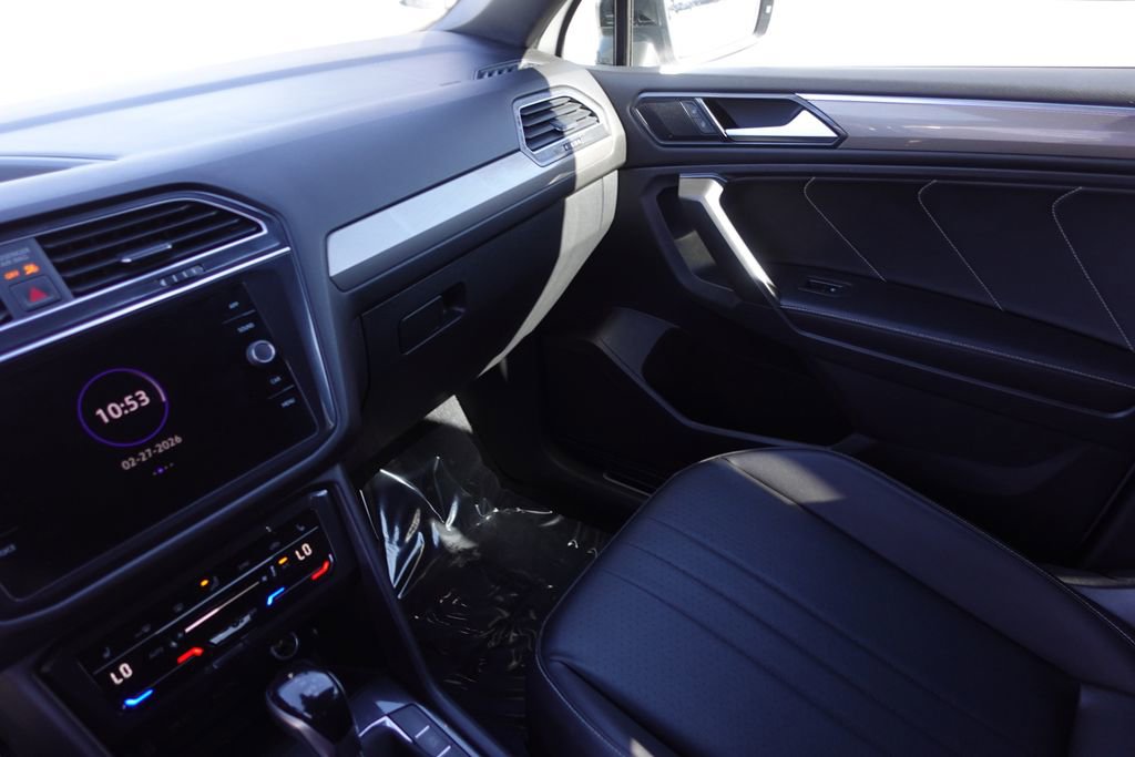 Used 2022 Volkswagen Tiguan SE R-Line image 20