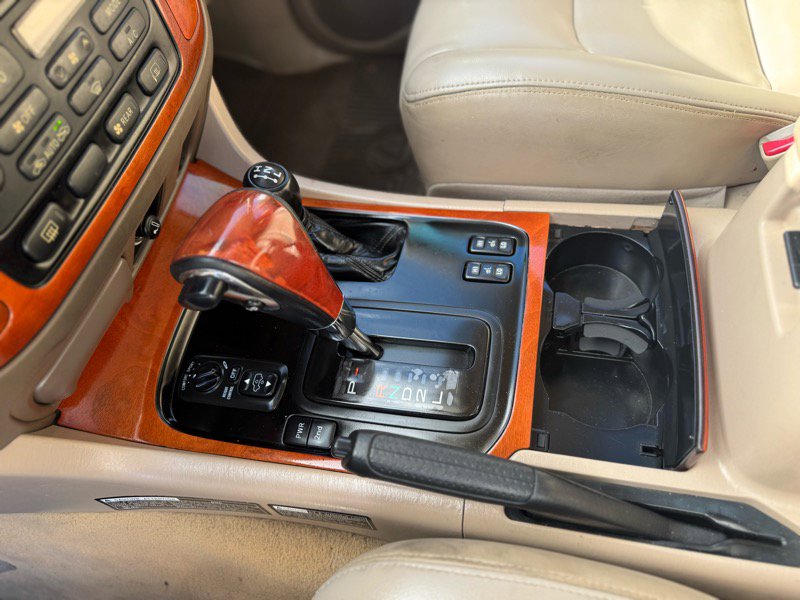 Used 2000 Lexus LX 470 4WD image 12