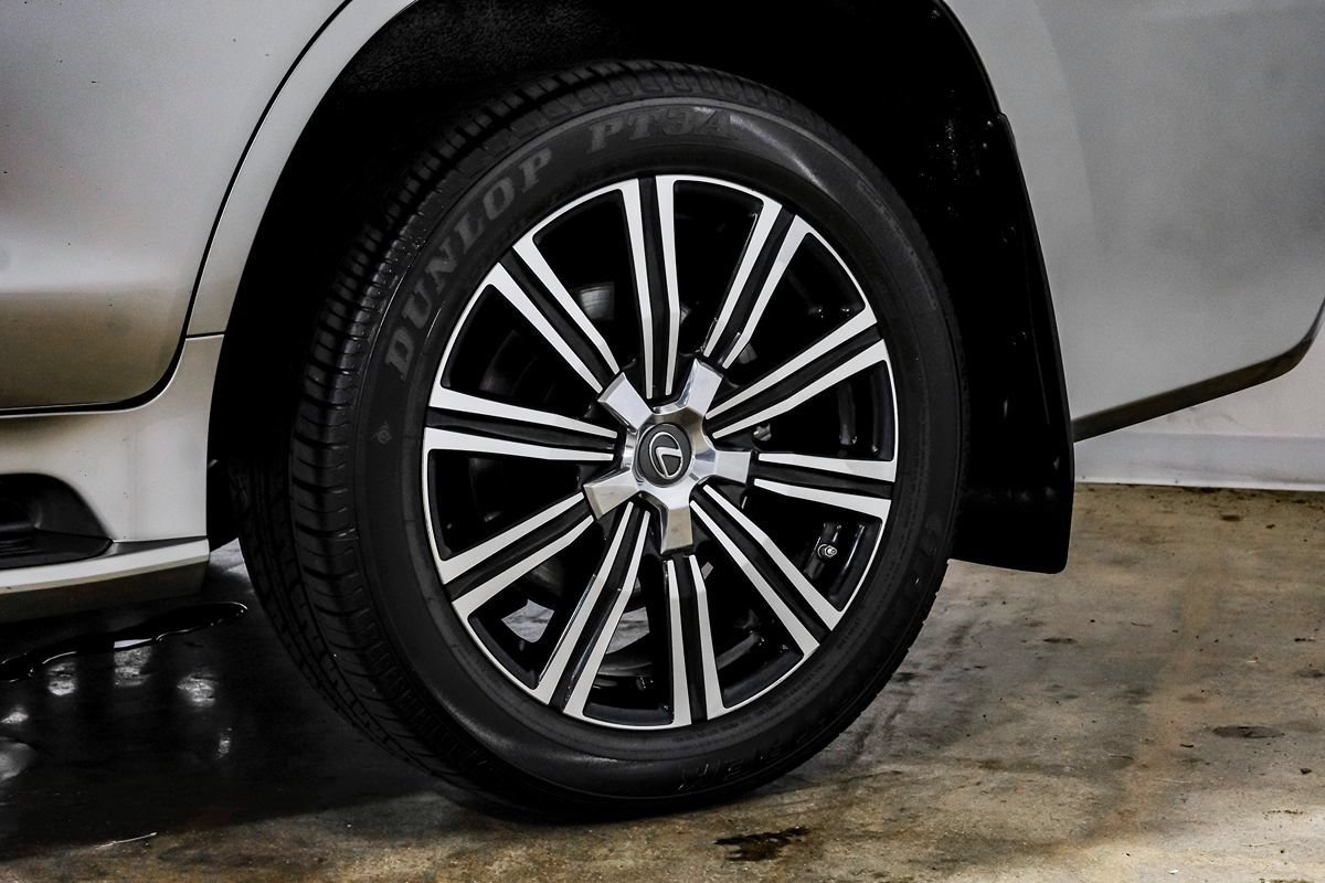 Used 2019 Lexus LX 570 4WD w/ Luxury Package image 51