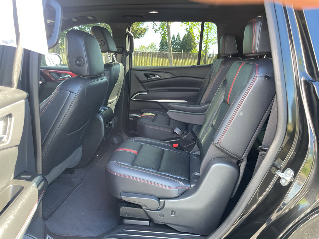 Used 2024 Chevrolet Traverse RS image 39