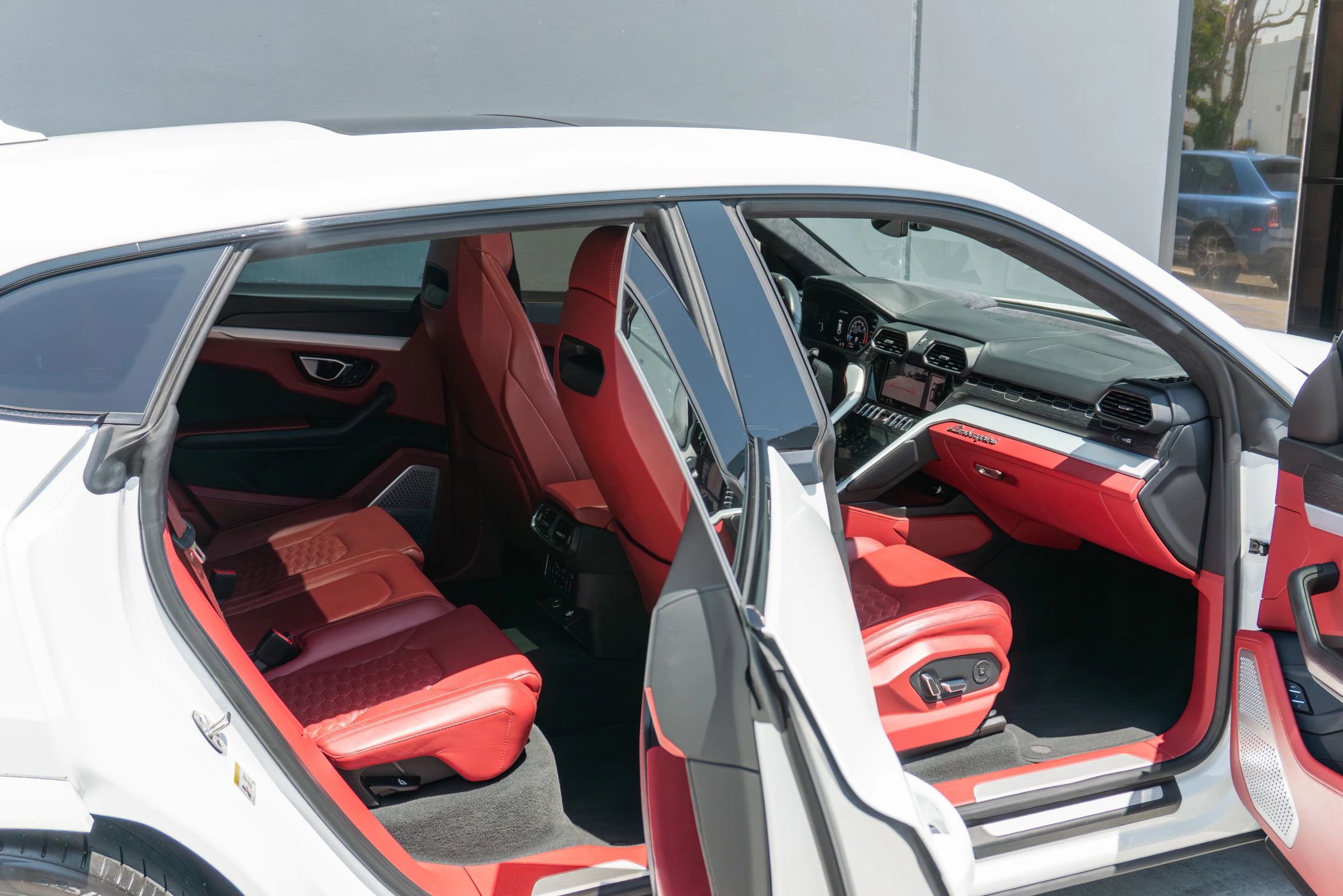 Used 2020 Lamborghini Urus AWD/4WD image 52