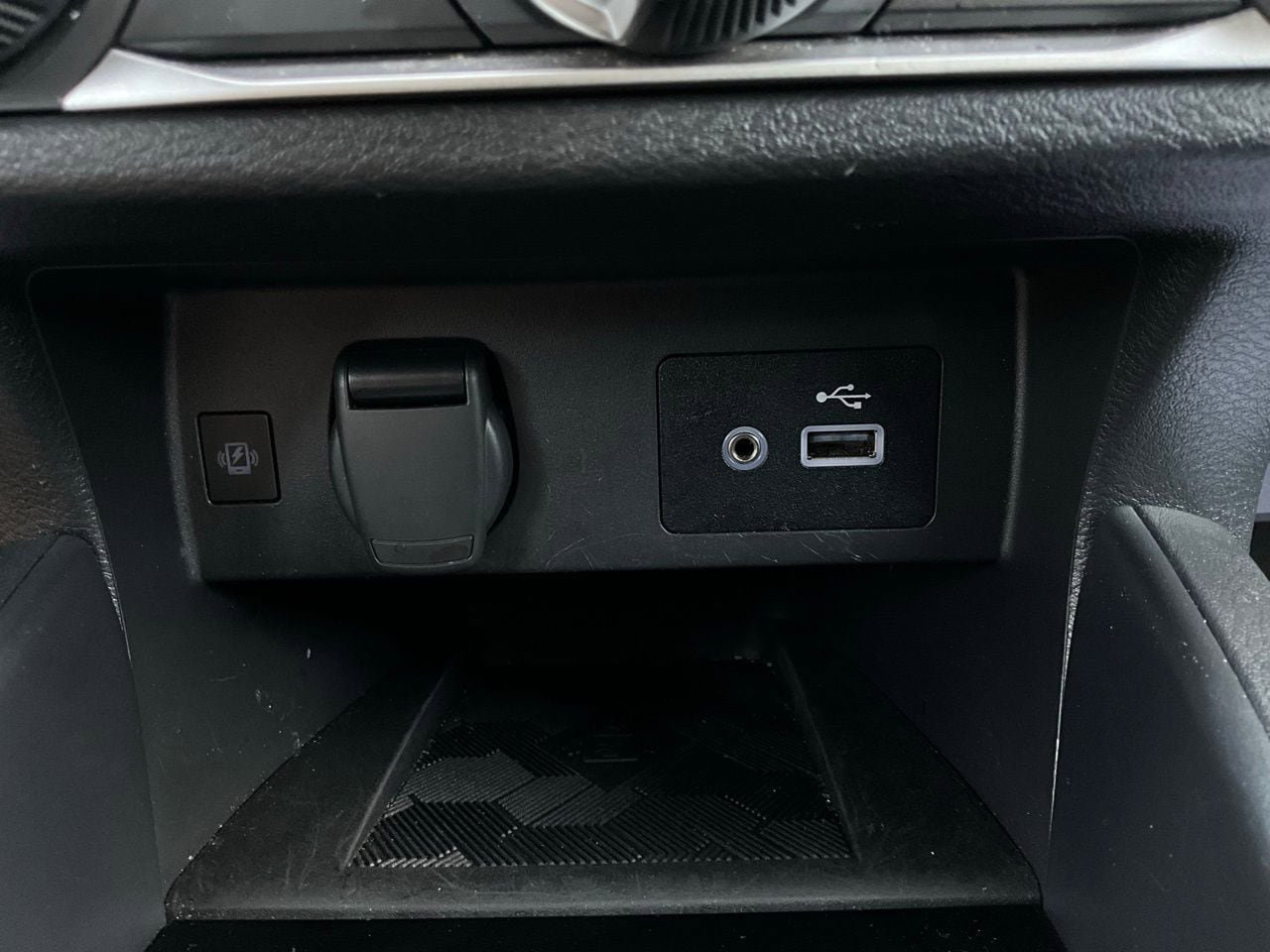 Used 2025 Nissan Versa SV image 23