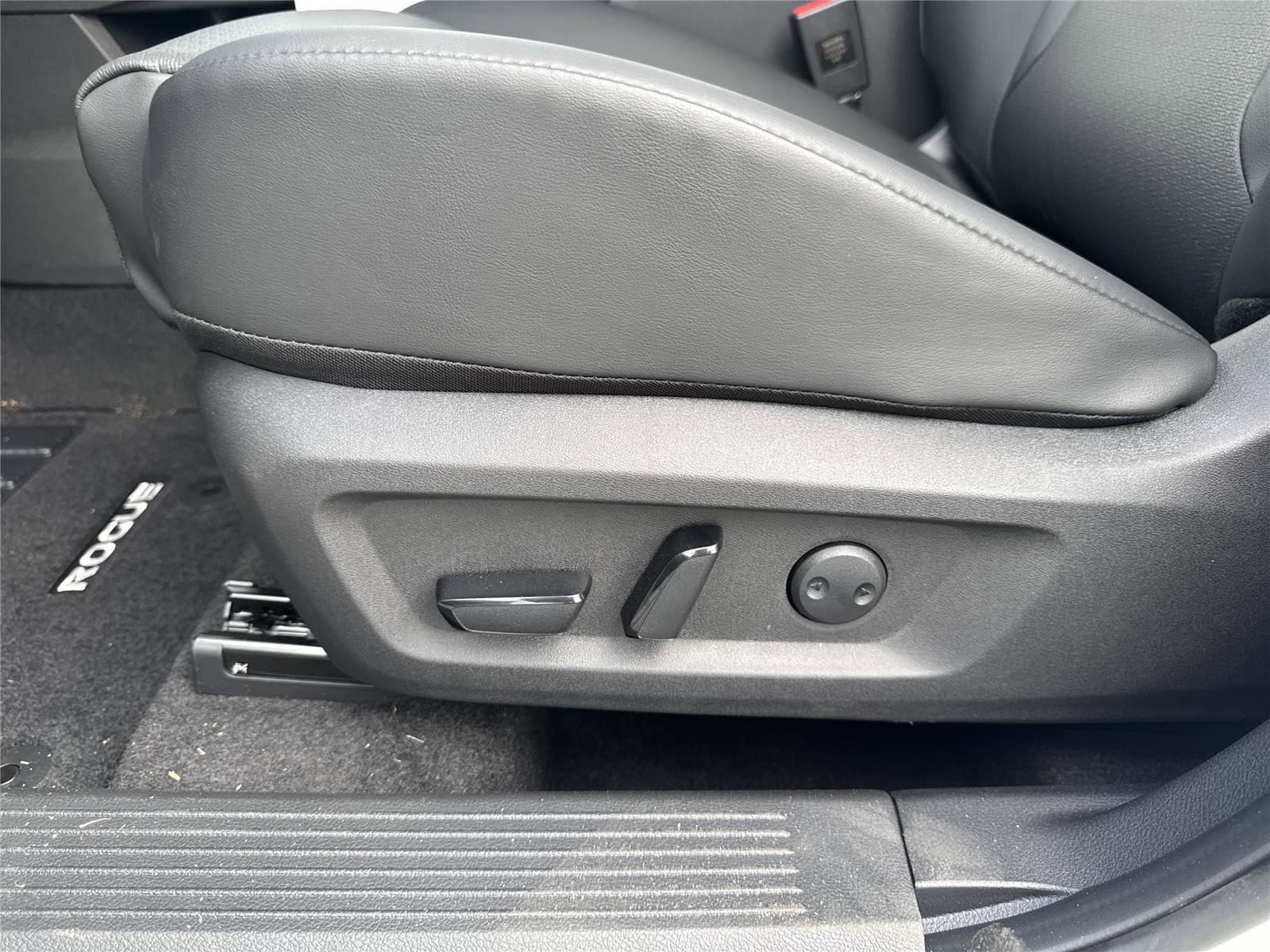 New 2026 Nissan Rogue SV AWD/4WD image 15