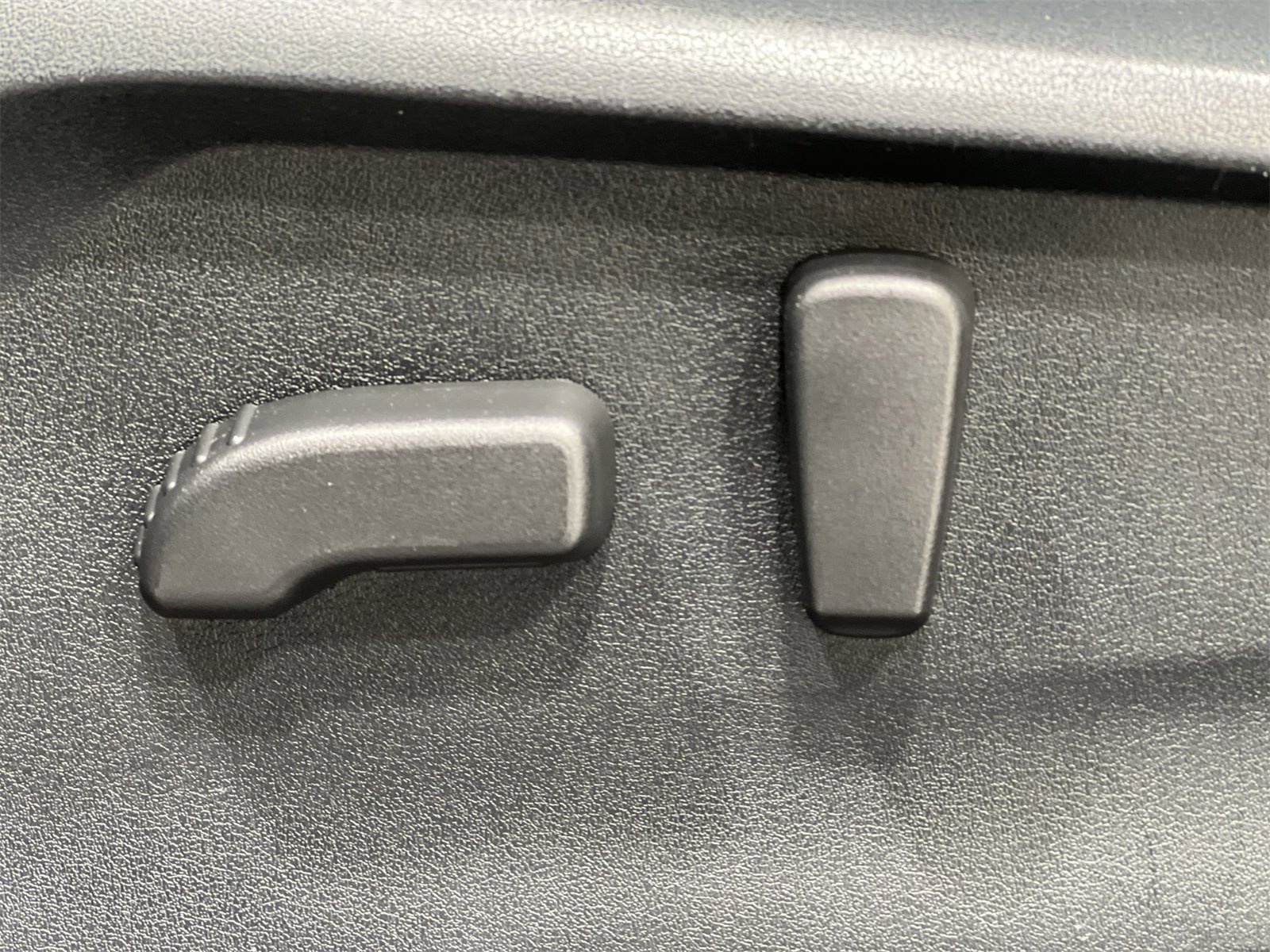 Used 2024 Subaru Ascent Premium w/ Convenience Package image 12