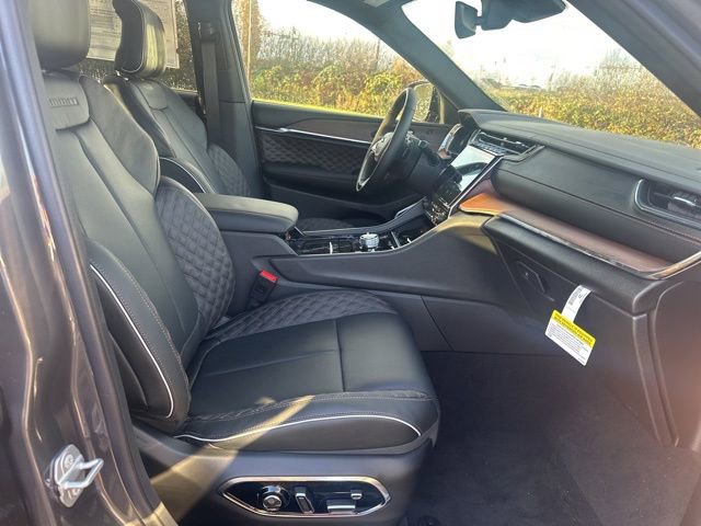 New 2025 Jeep Grand Cherokee Summit image 8