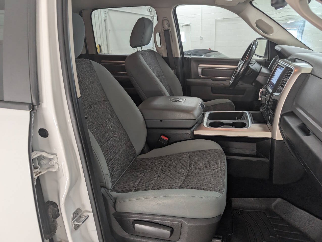 Used 2019 RAM 1500 Classic SLT w/ SLT Plus D←cor Group AWD/4WD image 18