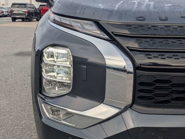 Used 2024 Mitsubishi Outlander SE image 9