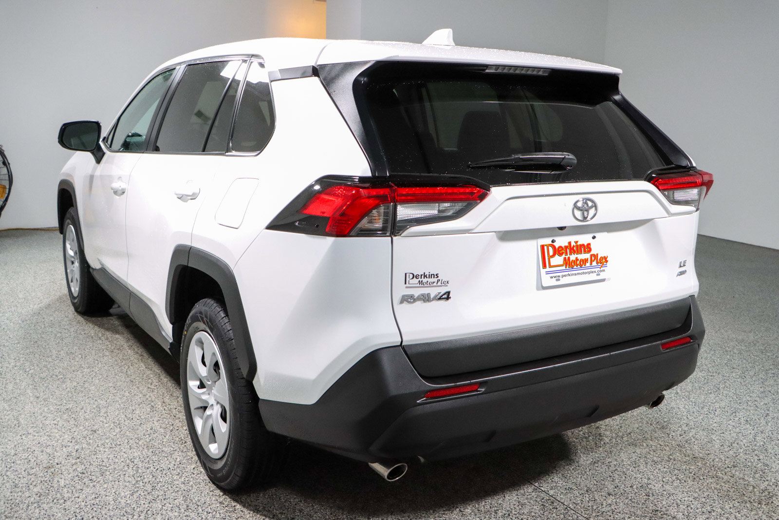 Used 2024 Toyota RAV4 LE image 9