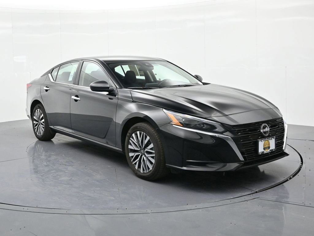 Used 2025 Nissan Altima 2.5 SV image 4