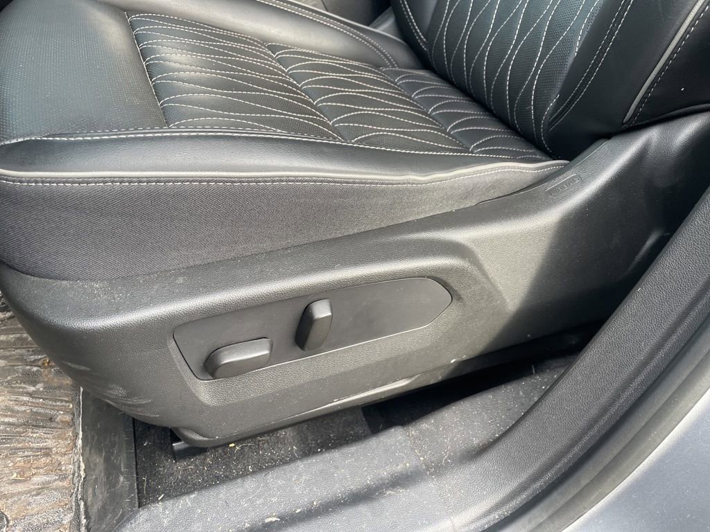 Used 2022 Buick Envision Avenir w/ Safety Package image 17