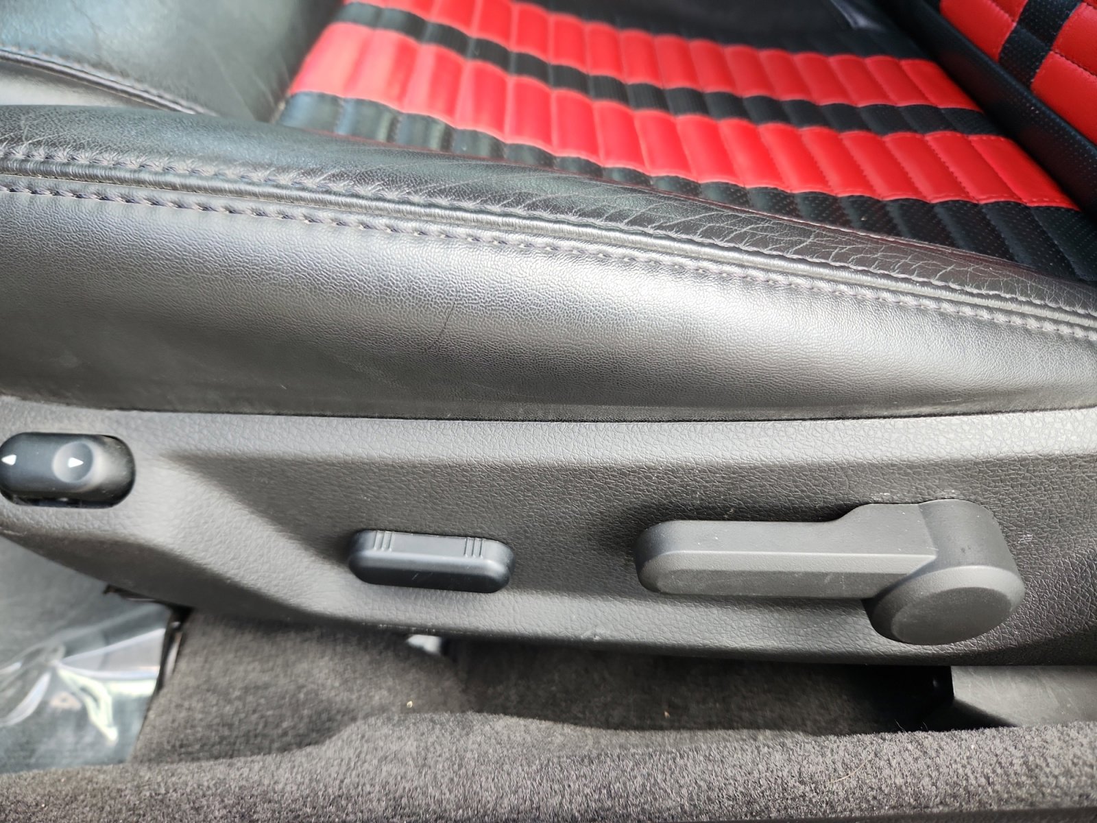 Used 2011 Ford Mustang Shelby GT500 w/ SVT Performance Pkg image 15