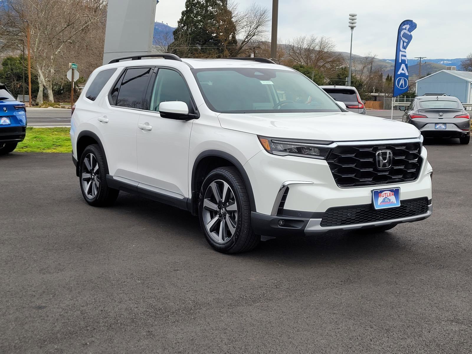 Used 2024 Honda Pilot Touring image 3