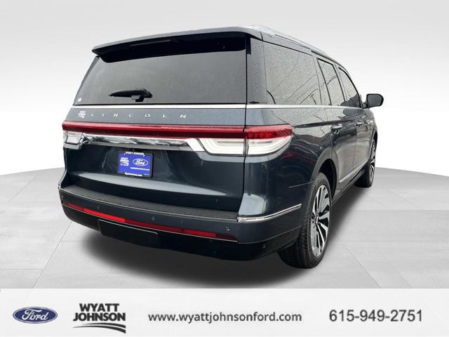 Used 2024 Lincoln Navigator Reserve image 3