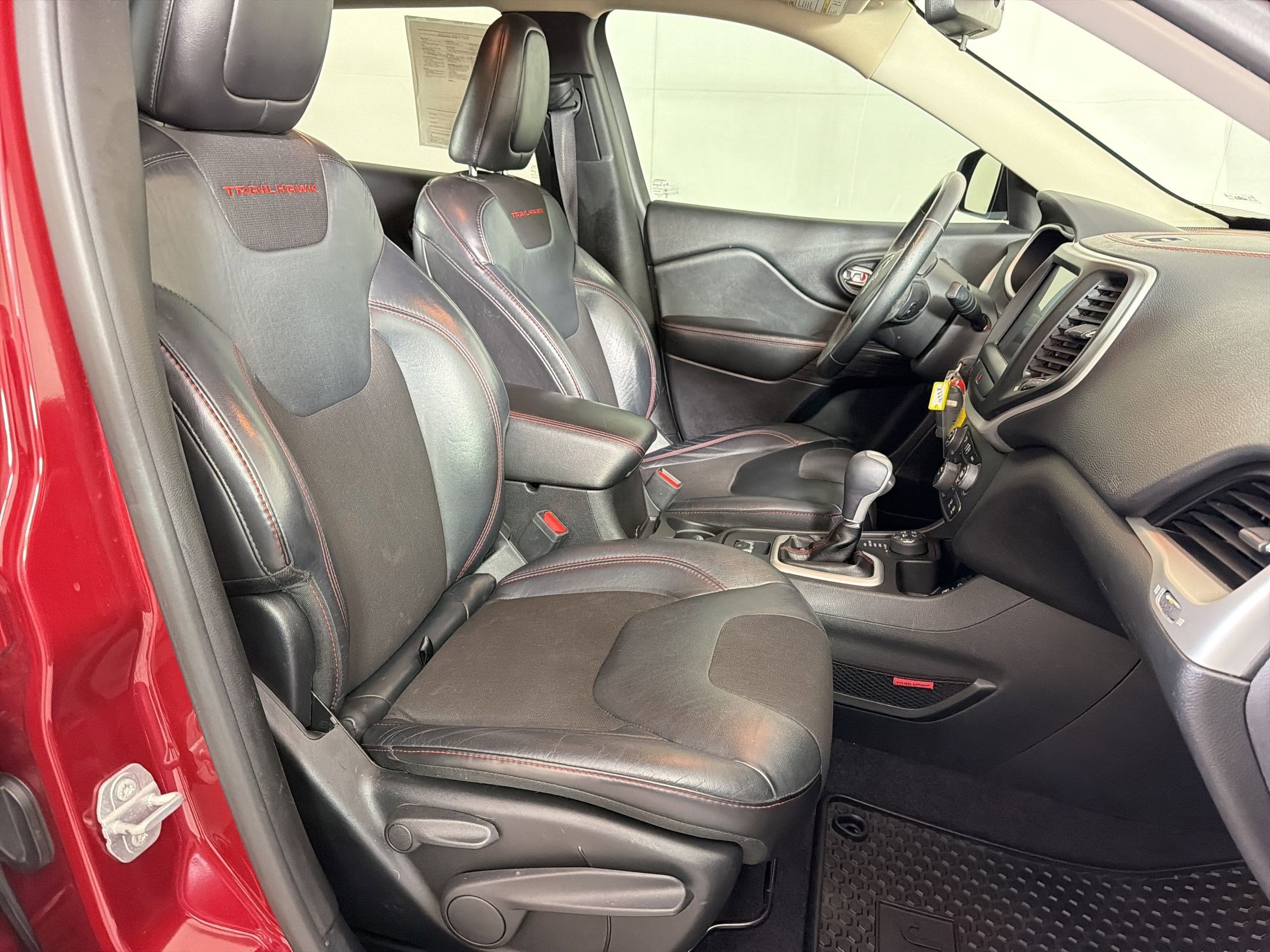 Used 2016 Jeep Cherokee Trailhawk w/ Cold Weather Group image 29