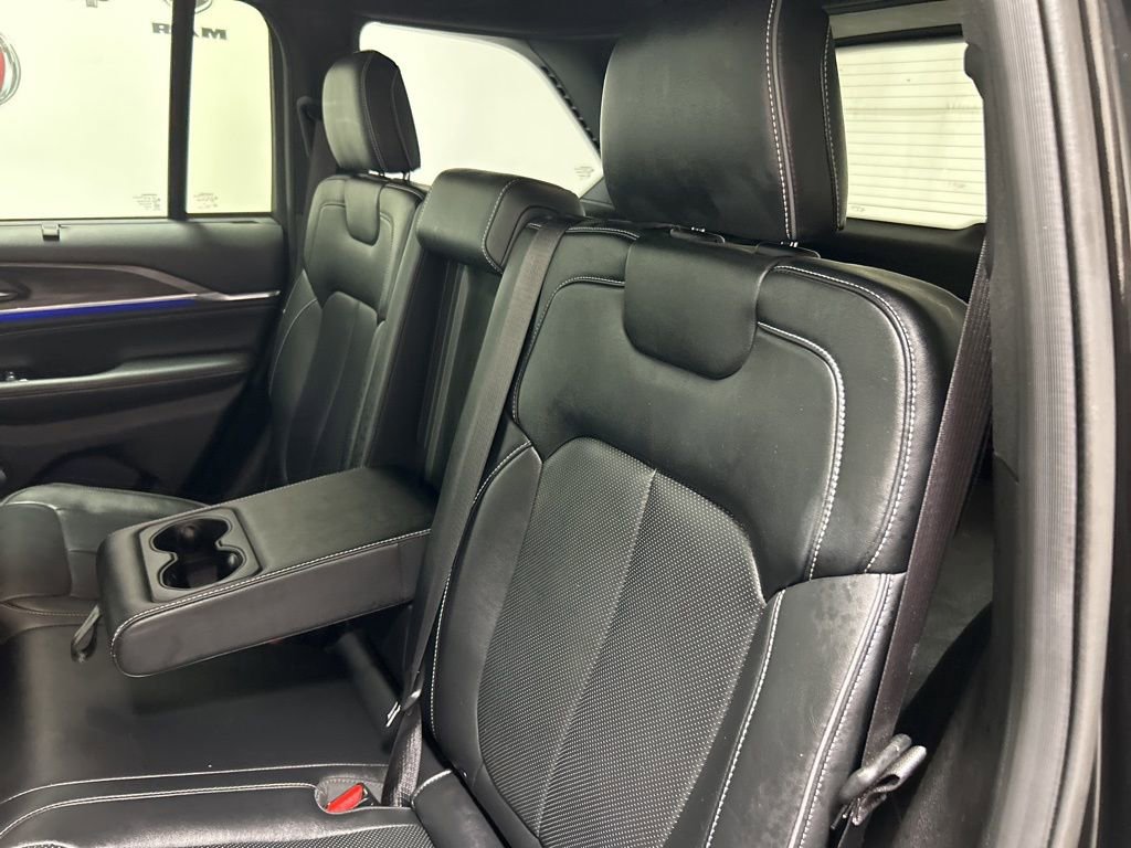 Used 2022 Jeep Grand Cherokee Overland w/ Adv Protech Group III image 13