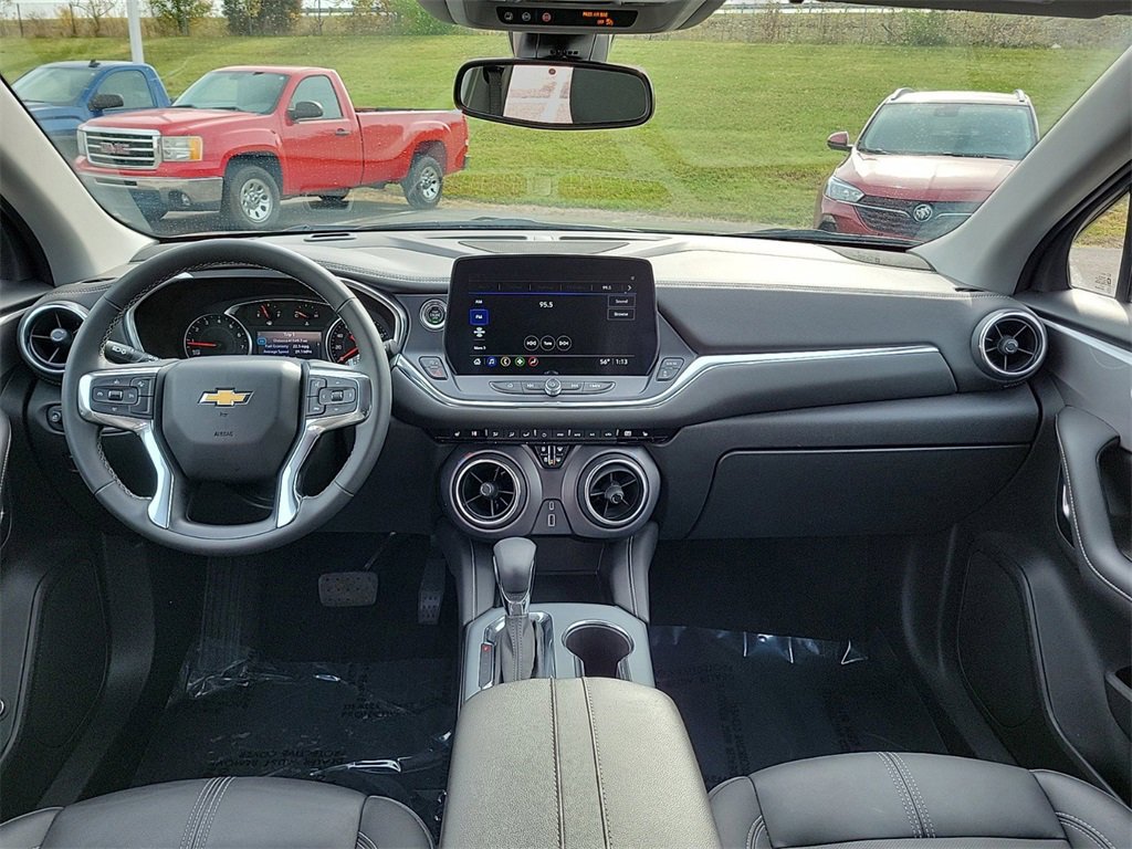 Used 2023 Chevrolet Blazer LT image 8