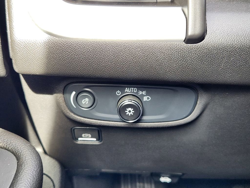 Used 2024 GMC Terrain SLE image 19