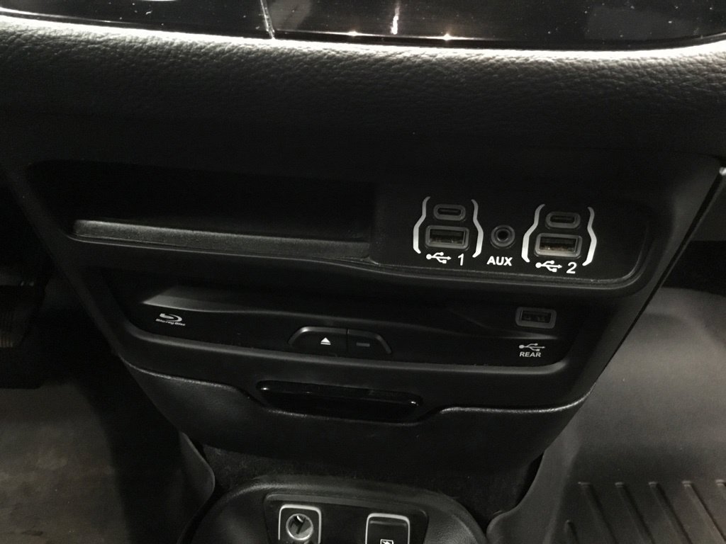 Used 2021 Chrysler Pacifica Touring-L w/ Uconnect Theater Family Group AWD/4WD image 27