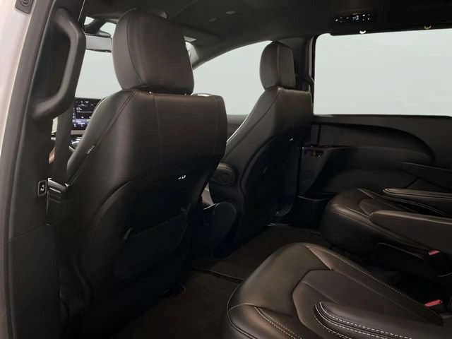 Used 2025 Chrysler Pacifica Select FWD image 63