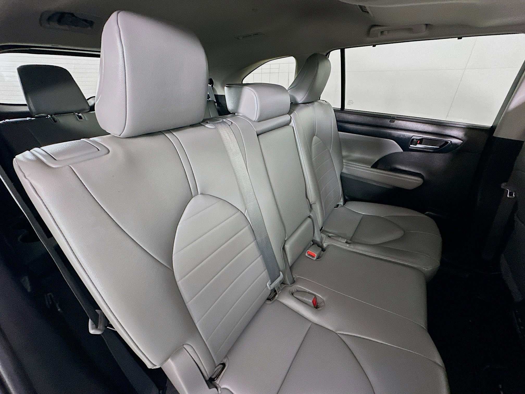 Used 2022 Toyota Highlander XLE AWD/4WD image 29
