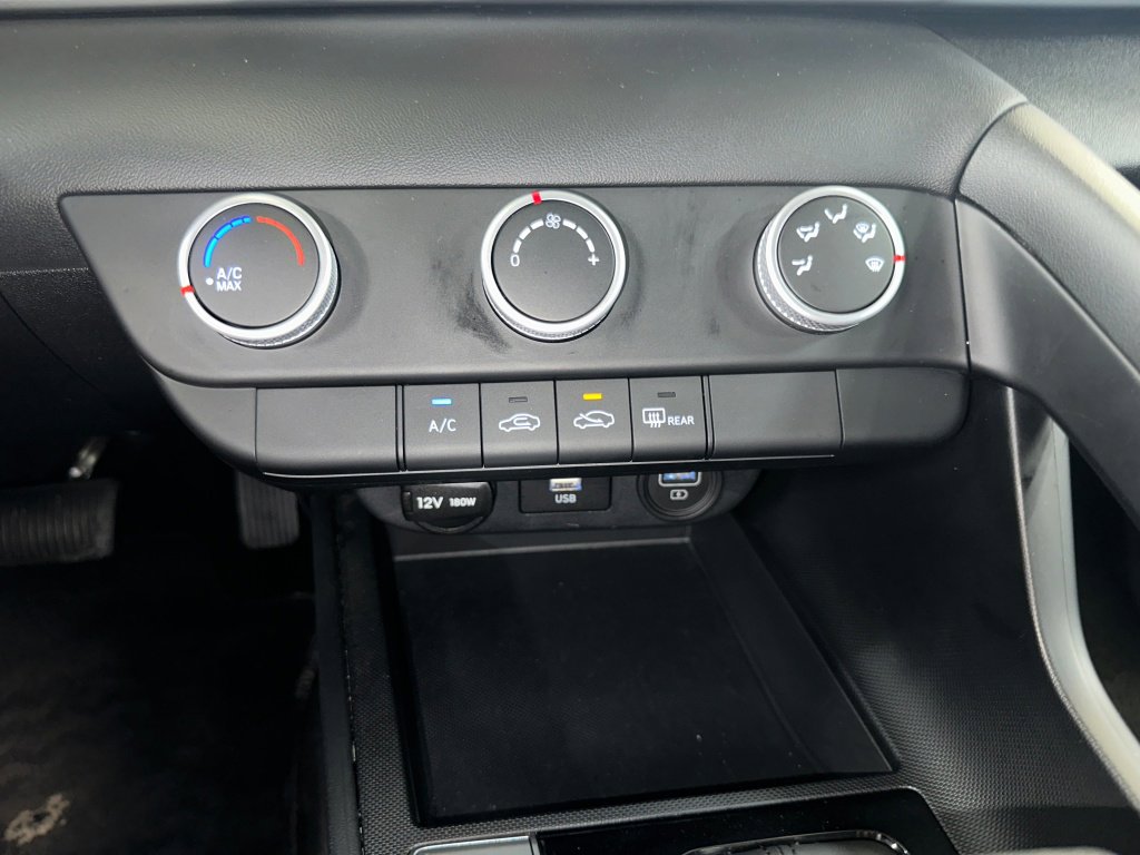 Used 2023 Hyundai Elantra SE image 11