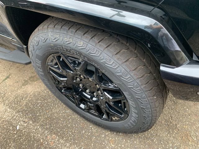 New 2026 GMC Hummer EV 4x4 Crew Cab image 2