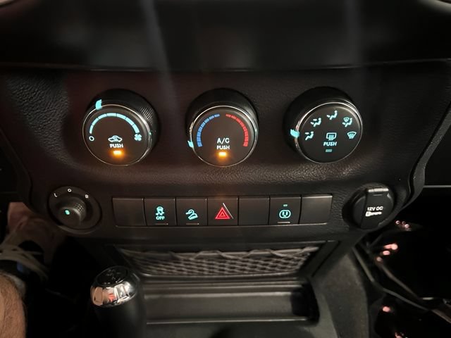 Used 2017 Jeep Wrangler Unlimited Sahara AWD/4WD image 24