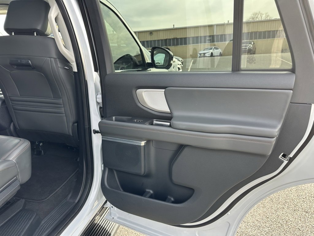 Used 2025 Ford Expedition Active image 23