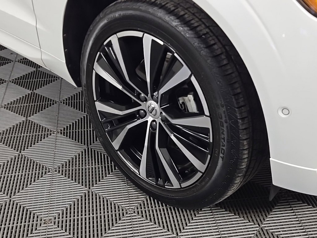 Certified 2023 Volvo XC60 B5 Plus w/ Climate Package image 6