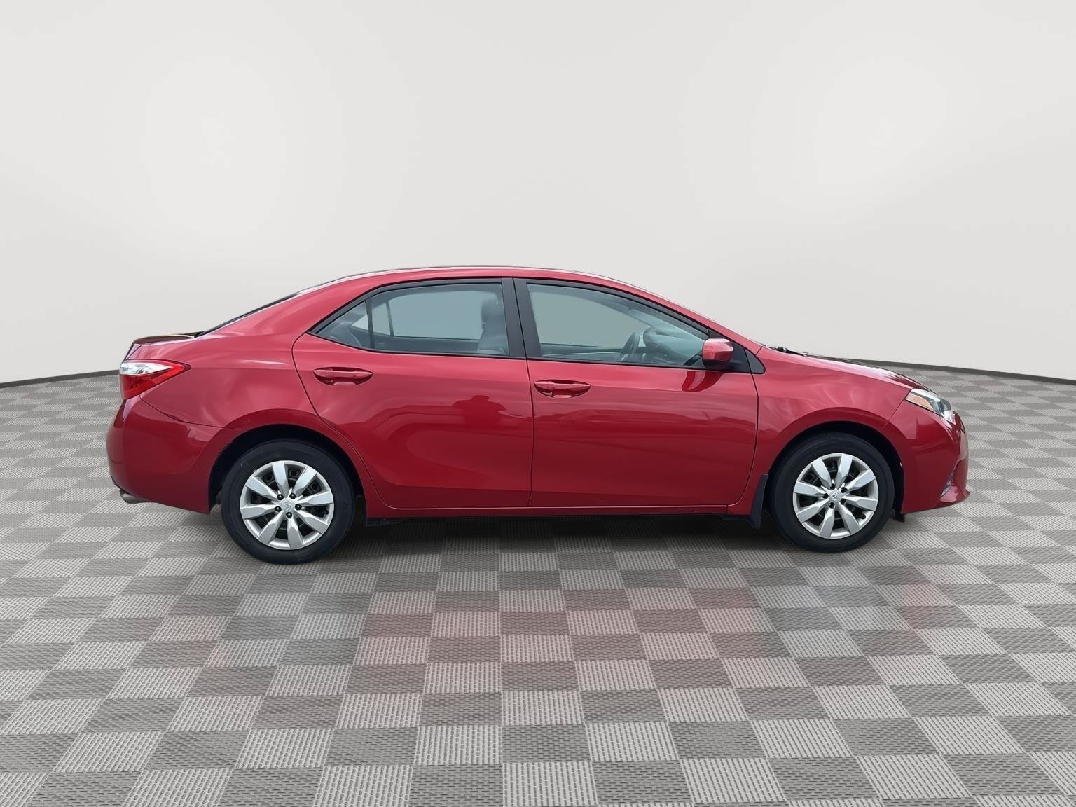 Used 2016 Toyota Corolla LE FWD image 32