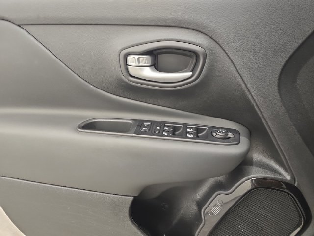 Used 2023 Jeep Renegade Altitude AWD/4WD image 32