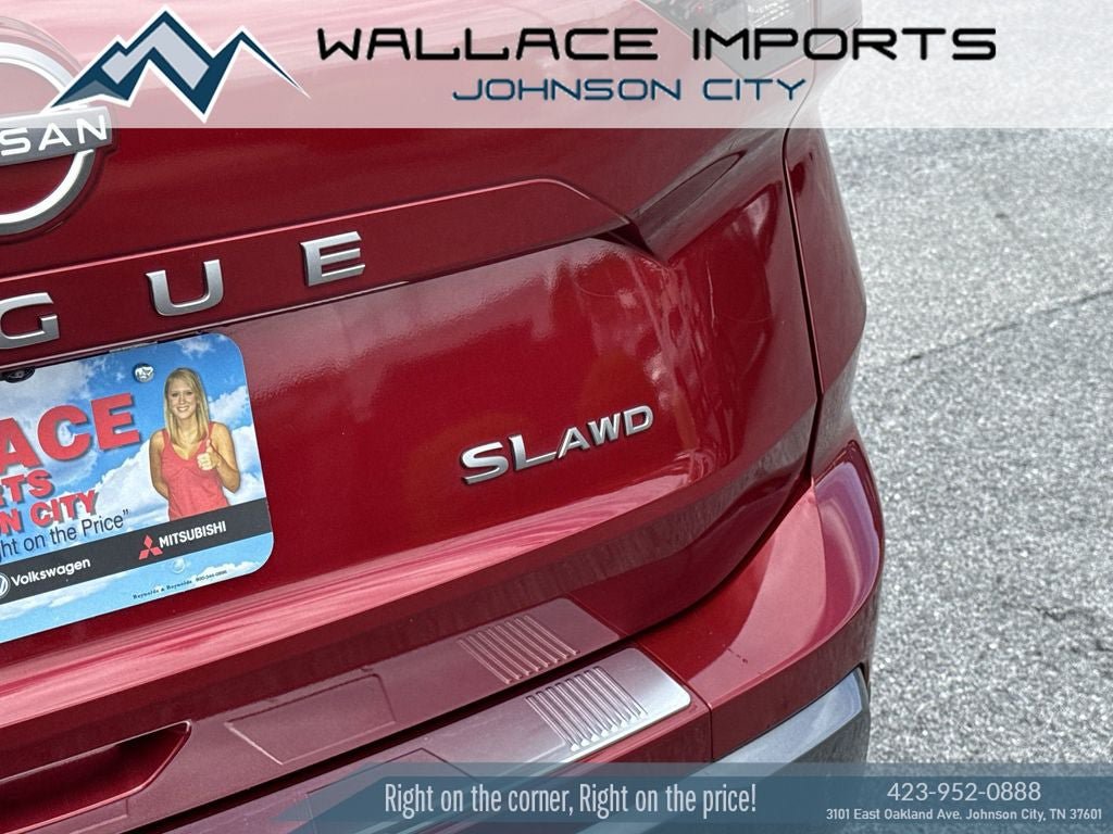 Used 2025 Nissan Rogue SL AWD/4WD image 11