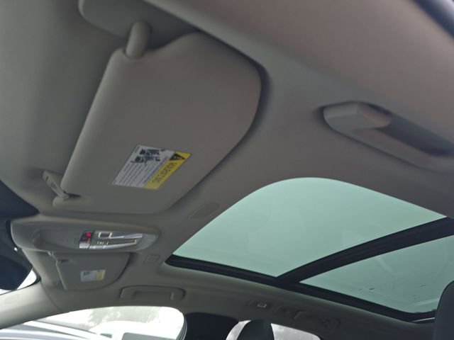 Used 2025 Volvo XC60 B5 Plus image 14