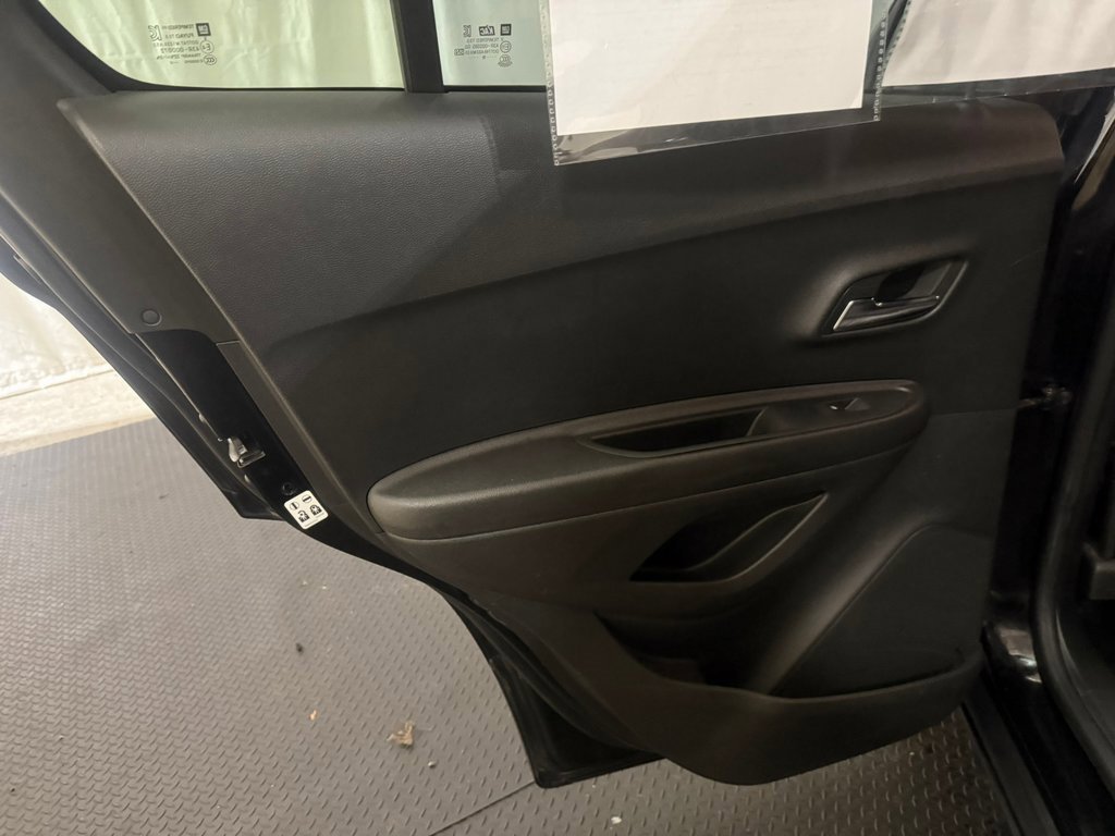 Used 2019 Chevrolet Trax LT w/ LT Convenience Package image 25