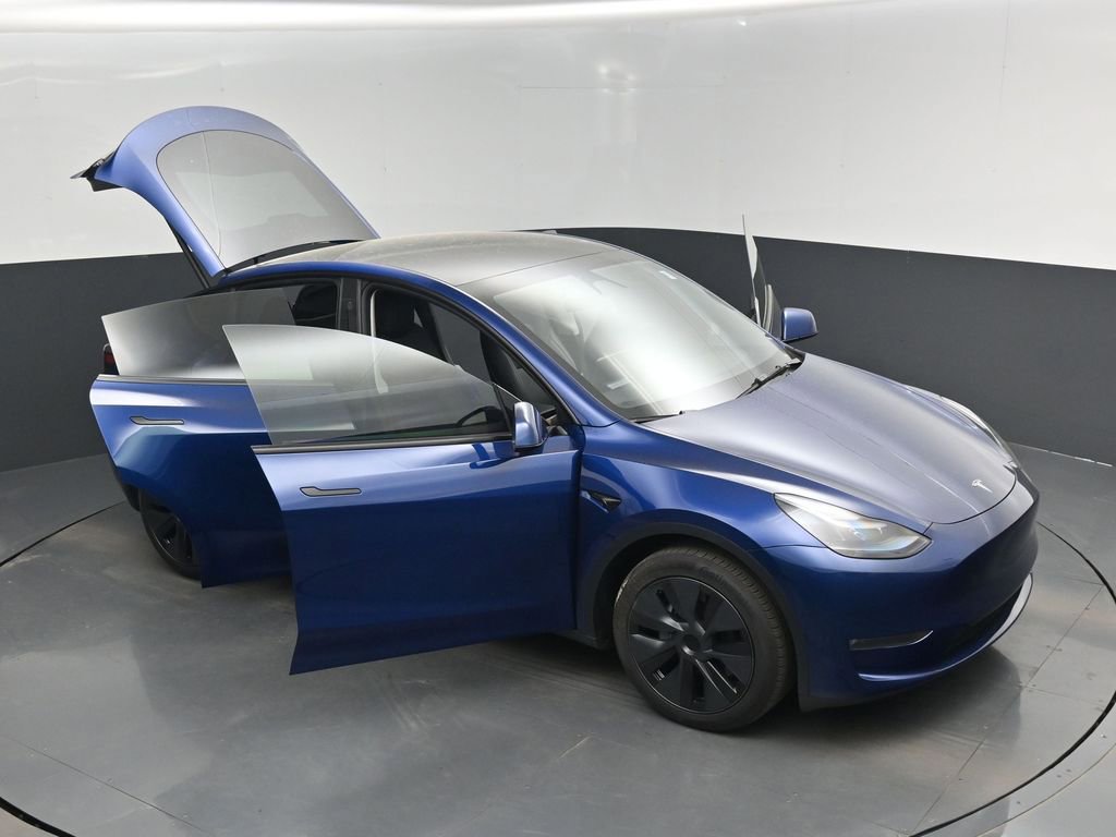 Used 2025 Tesla Model Y Long Range image 19