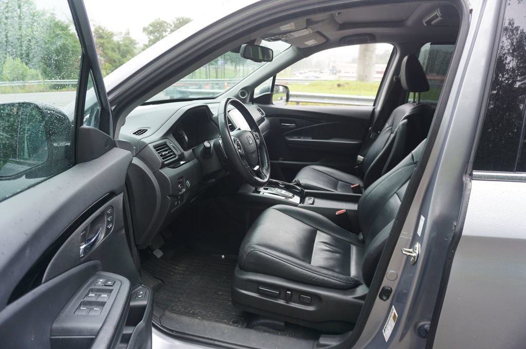 Used 2017 Honda Pilot Elite image 2