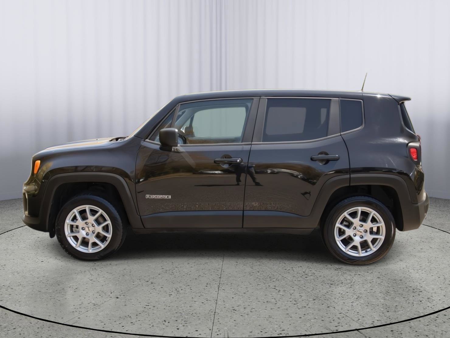 Used 2023 Jeep Renegade Latitude AWD/4WD image 20