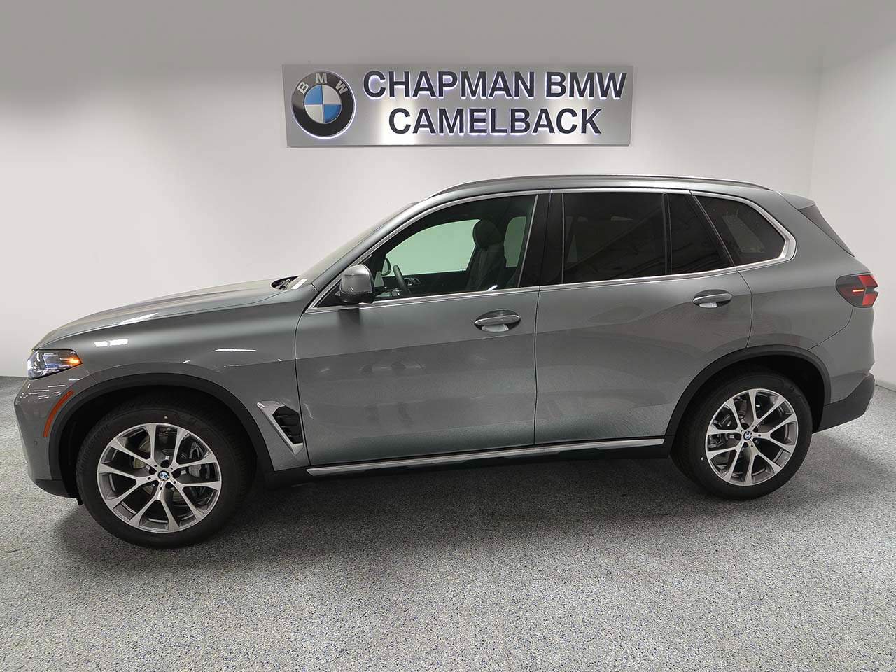 Used 2026 BMW X5 xDrive40i w/ Premium Package AWD/4WD image 3