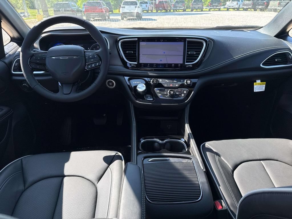 New 2027 Chrysler Pacifica Limited w/ S Appearance Package FWD image 3