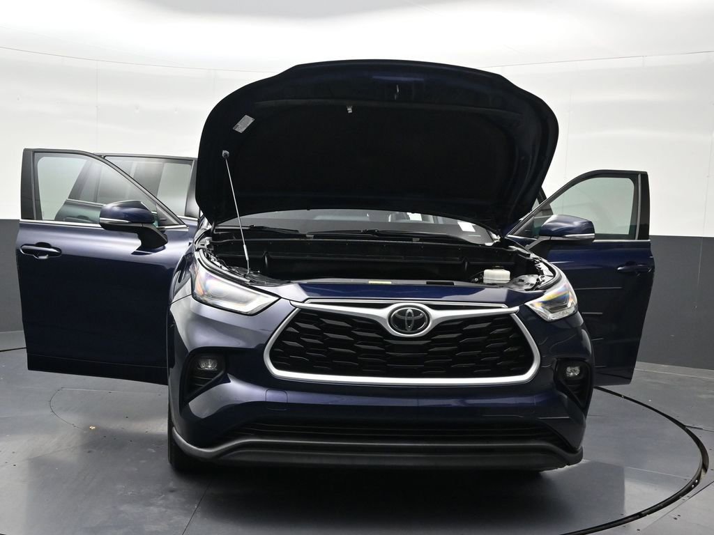 Used 2021 Toyota Highlander XLE FWD image 38