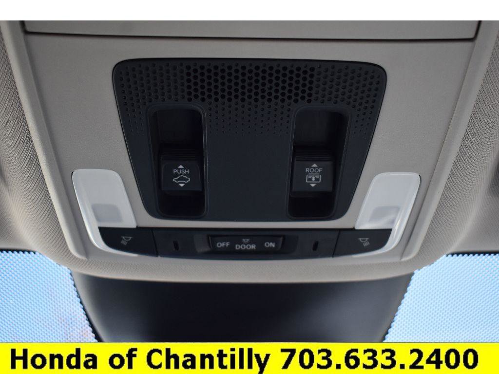 Used 2025 Honda Pilot Touring image 20